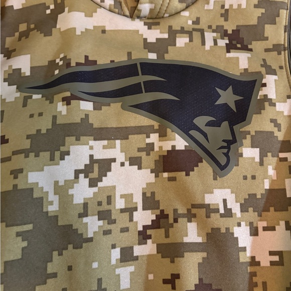 Men’s Nike New England Patriots On Field Camo Sweatshirt with Pockets Size Small - Picture 2 of 9